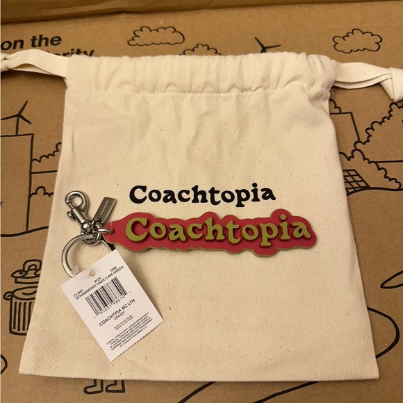 ❤️❤️❤️NWT Coach/Coachtopia purse/backpack keychain/silvertone ❤️❤️❤️ - Picture 1 of 5